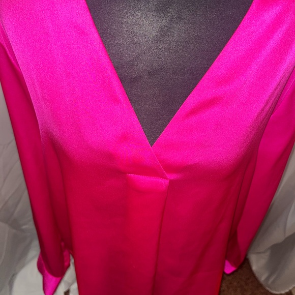 Banana Republic Satin Fuchsia Blouse Womens Size Medium Beautiful!!!❤️❤️ - Picture 3 of 11